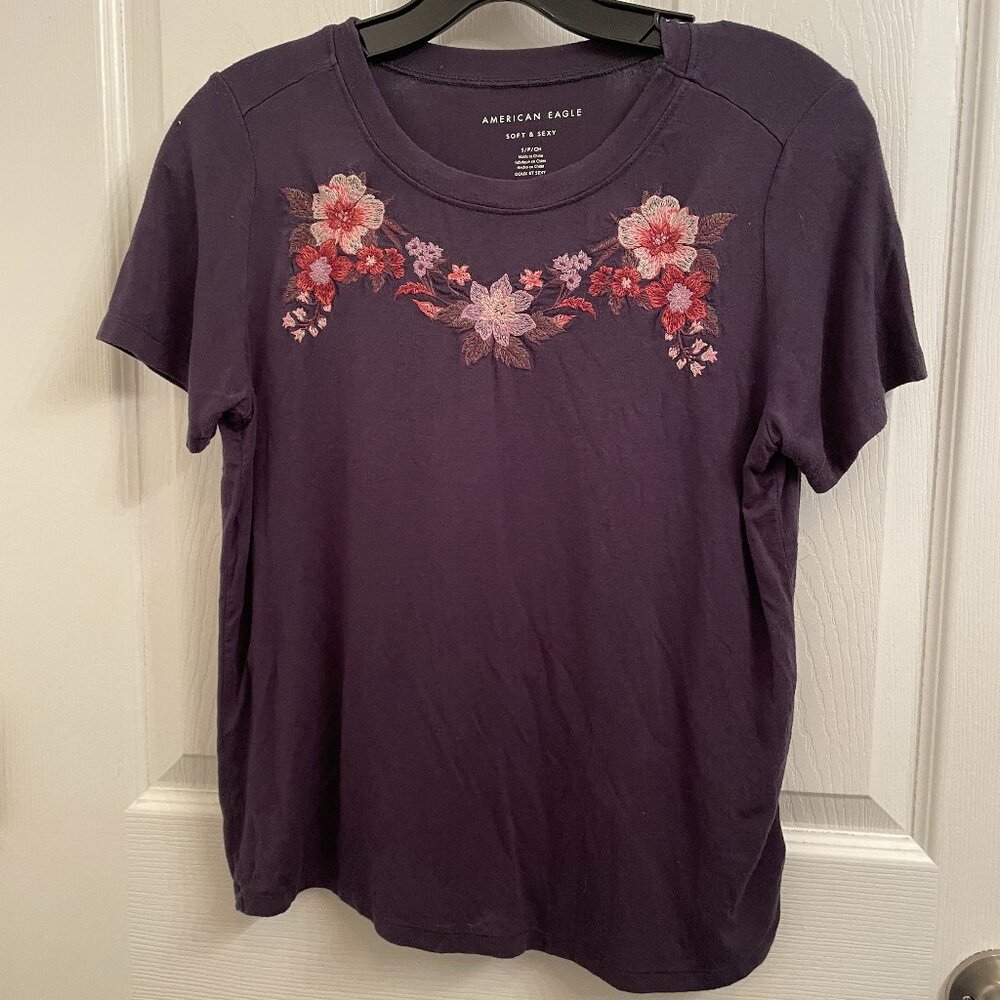 American Eagle Soft & Sexy Black/Gray Floral Embroidered Top Size S